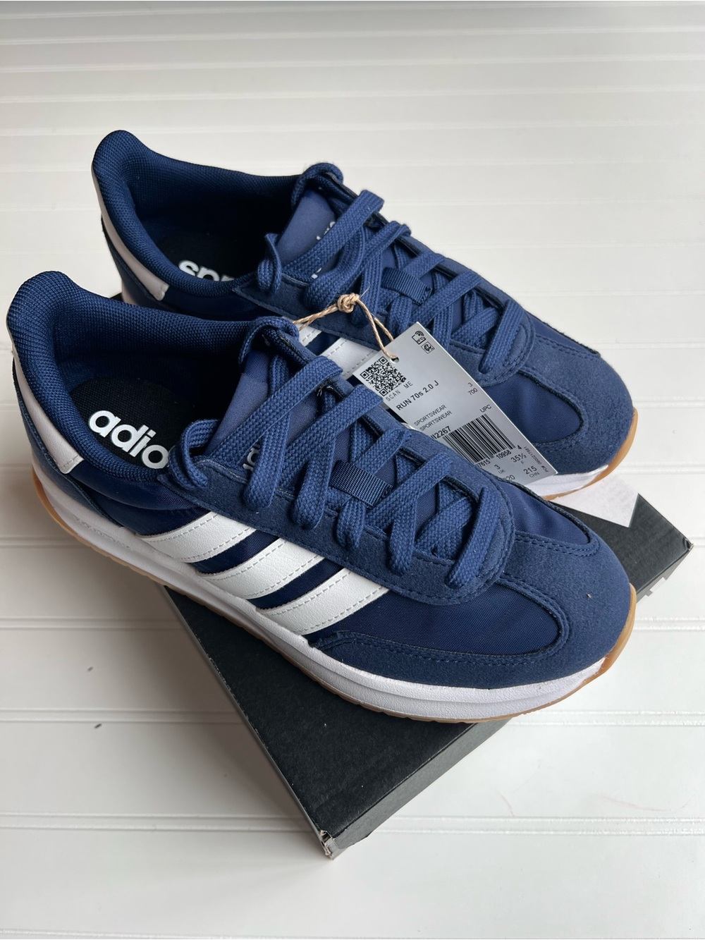 New in Box Adidas Big Kid Run 70's 2.0 Sneaker Tennis Shoes Size 3.5